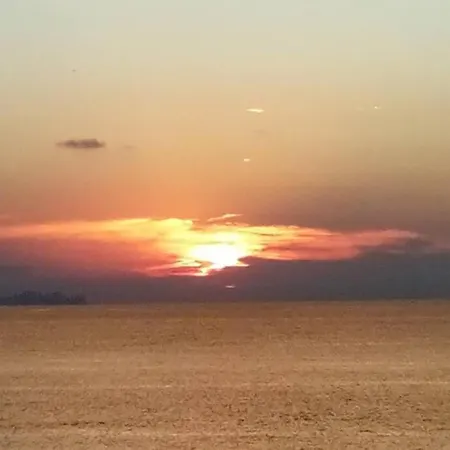 Tranquilo Con Preciosa Cala En La Puerta *